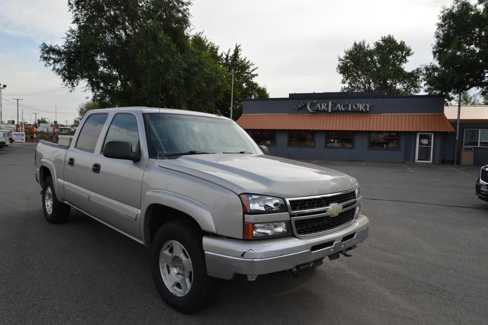 2006 Silver Birch Metallic /dark charcoal Chevrolet Silverado 1500 LS2 Crew Cab 4WD (2GCEK13T861) with an 5.3L V8 OHV 16V engine, 4-Speed Automatic Overdrive transmission, located at 4562 State Avenue, Billings, MT, 59101, (406) 896-9833, 45.769516, -108.526772 - 2006 Chevy 1500 Crew Cab LT Z71 4x4 This truck is a local Trade In. Seems to run and Drive Good, The 4x4 systems seems to work as it should, the tires are in decent shape. Power seat works, Radio Including XM Satellite Radio Works, it has Power windows and locks, tilt, cruise, Air conditioning, S - Photo#9