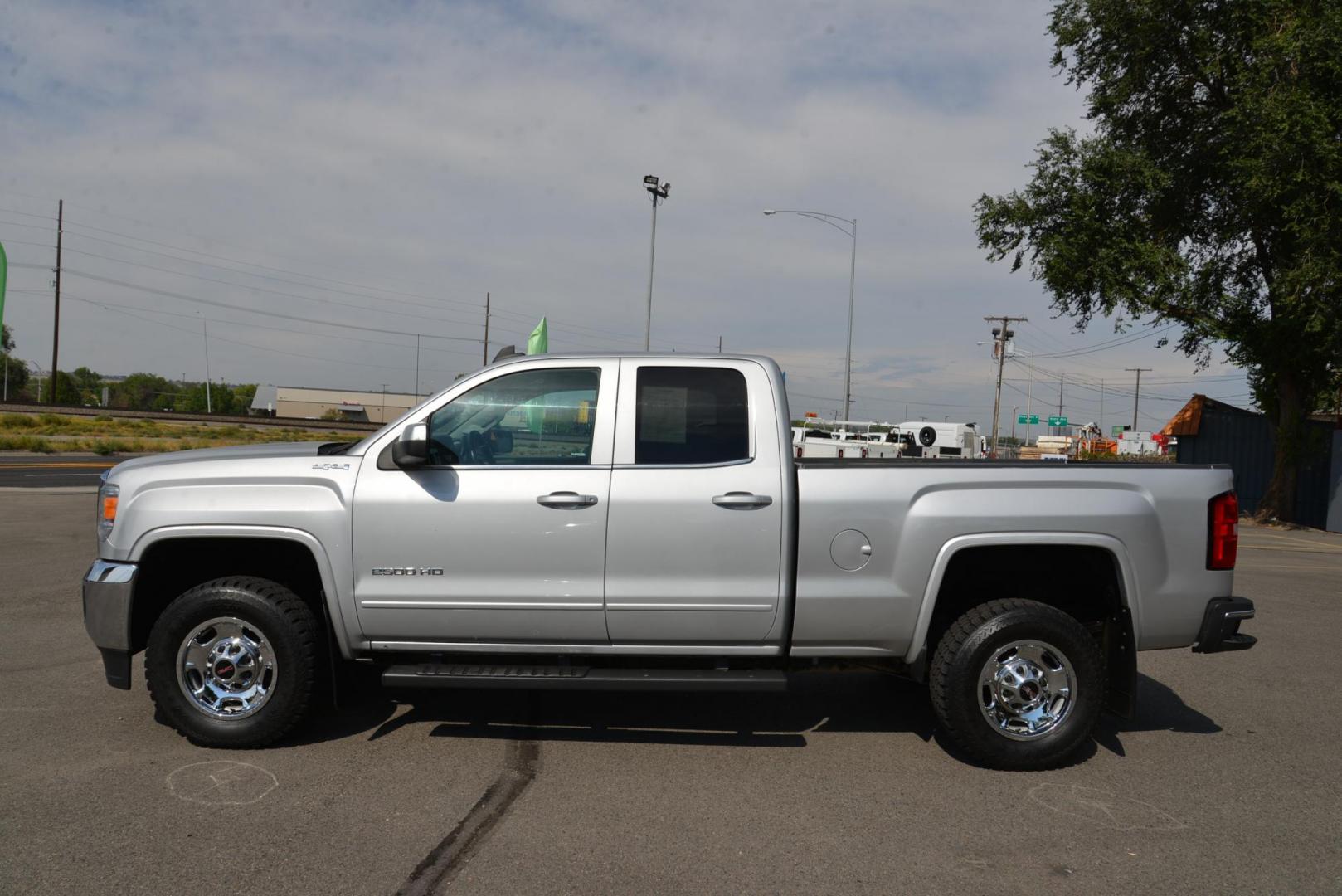 2015 Quicksilver Metallic /Dark Ash GMC Sierra 2500HD SLE Double Cab 4WD (1GT22YEG7FZ) with an 6.0L V8 OHV 16V FFV engine, 6-Speed Heavy Duty Automatic transmission, located at 4562 State Avenue, Billings, MT, 59101, (406) 896-9833, 45.769516, -108.526772 - 2015 GMC Sierra SLE Double Cab 4x4 This Low Mileage GMC is a One Owner truck with no accidents reported on the history report. the Interior and Exterior are in very clean shape given its year. The Sierra runs and drives nicely. The Tires are 17 Inch Nitto Grappler's and they are in great condition - Photo#4