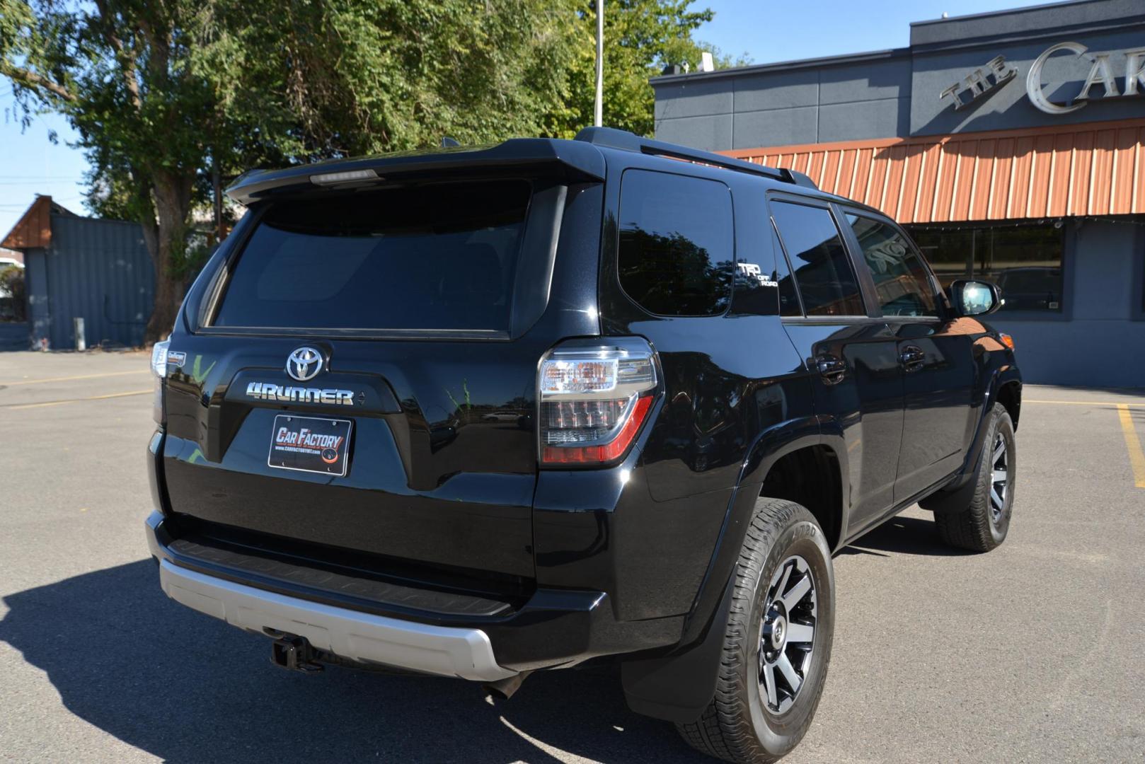 2022 MIDNIGHT BLACK METALLIC /Gray Toyota 4Runner TRD Off-road 4WD (JTEPU5JR4N5) with an 4.0L V6 DOHC 24V engine, 5 Speed Automatic transmission, located at 4562 State Avenue, Billings, MT, 59101, (406) 896-9833, 45.769516, -108.526772 - Photo#3