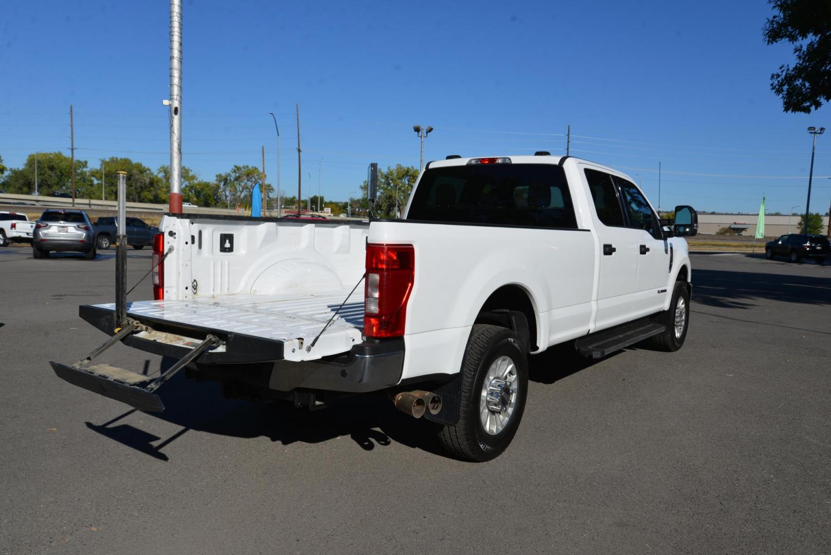 2021 Oxford White /Grey Ford F-350 SD XLT (1FT8W3BT4ME) with an 6.7L V8 OHV 16V DIESEL engine, 10 Speed Automatic transmission, located at 4562 State Avenue, Billings, MT, 59101, (406) 896-9833, 45.769516, -108.526772 - Photo#9