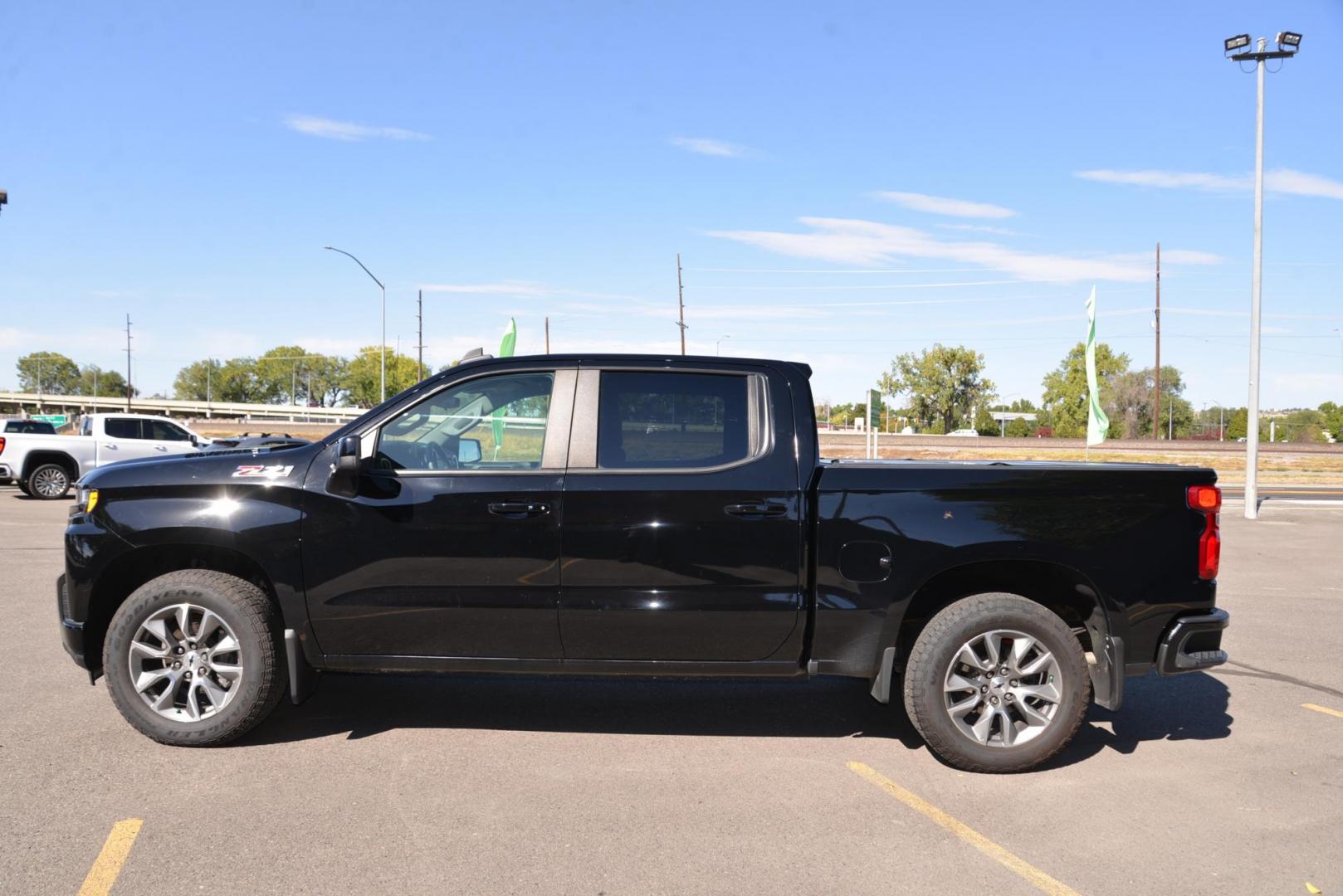 2022 Black /Jet Black Chevrolet Silverado 1500 Limited RST Crew Cab 4WD (1GCUYEEDXNZ) with an 5.3L V8 OHV 16V engine, 8 speed Automatic transmission, located at 4562 State Avenue, Billings, MT, 59101, (406) 896-9833, 45.769516, -108.526772 - Photo#3