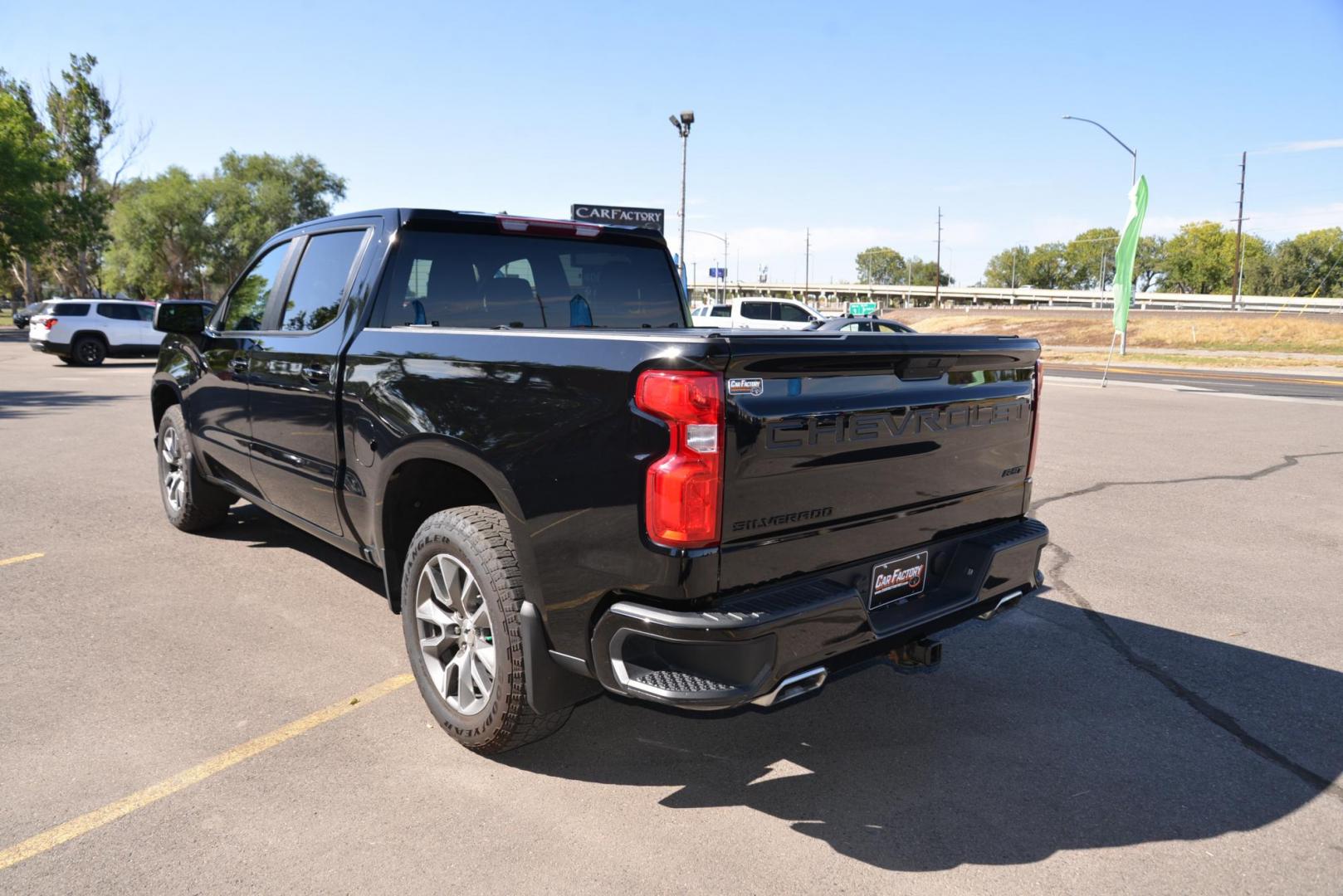 2022 Black /Jet Black Chevrolet Silverado 1500 Limited RST Crew Cab 4WD (1GCUYEEDXNZ) with an 5.3L V8 OHV 16V engine, 8 speed Automatic transmission, located at 4562 State Avenue, Billings, MT, 59101, (406) 896-9833, 45.769516, -108.526772 - 2022 Chevy 1500 Limited RST Crew Cab 4x4 It is a low mileage one owner truck and it still has remaining Factory Warranty, there are no accidents recorded on the history report. It runs and drives nicely, the interior and exterior are clean. The tires are 20 Inch Goodyear Wranglers and they are in - Photo#4