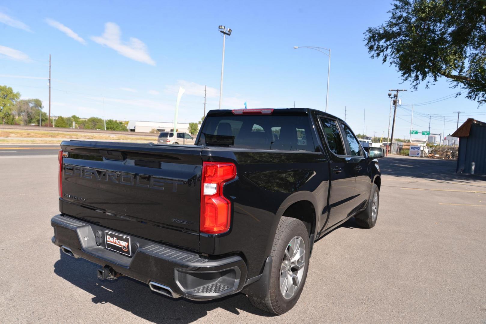 2022 Black /Jet Black Chevrolet Silverado 1500 Limited RST Crew Cab 4WD (1GCUYEEDXNZ) with an 5.3L V8 OHV 16V engine, 8 speed Automatic transmission, located at 4562 State Avenue, Billings, MT, 59101, (406) 896-9833, 45.769516, -108.526772 - 2022 Chevy 1500 Limited RST Crew Cab 4x4 It is a low mileage one owner truck and it still has remaining Factory Warranty, there are no accidents recorded on the history report. It runs and drives nicely, the interior and exterior are clean. The tires are 20 Inch Goodyear Wranglers and they are in - Photo#8