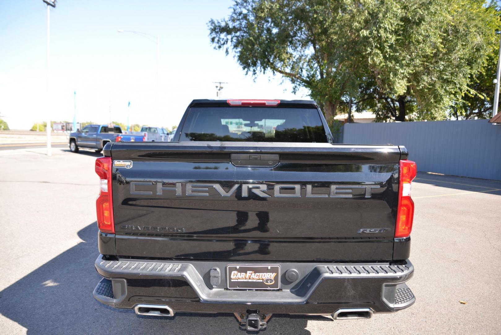 2022 Black /Jet Black Chevrolet Silverado 1500 Limited RST Crew Cab 4WD (1GCUYEEDXNZ) with an 5.3L V8 OHV 16V engine, 8 speed Automatic transmission, located at 4562 State Avenue, Billings, MT, 59101, (406) 896-9833, 45.769516, -108.526772 - 2022 Chevy 1500 Limited RST Crew Cab 4x4 It is a low mileage one owner truck and it still has remaining Factory Warranty, there are no accidents recorded on the history report. It runs and drives nicely, the interior and exterior are clean. The tires are 20 Inch Goodyear Wranglers and they are in - Photo#9