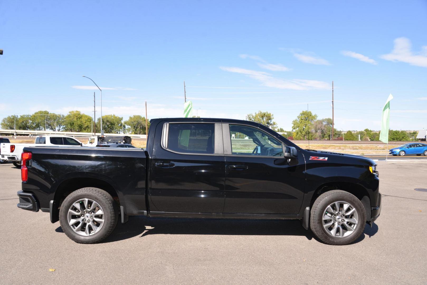 2022 Black /Jet Black Chevrolet Silverado 1500 Limited RST Crew Cab 4WD (1GCUYEEDXNZ) with an 5.3L V8 OHV 16V engine, 8 speed Automatic transmission, located at 4562 State Avenue, Billings, MT, 59101, (406) 896-9833, 45.769516, -108.526772 - Photo#7