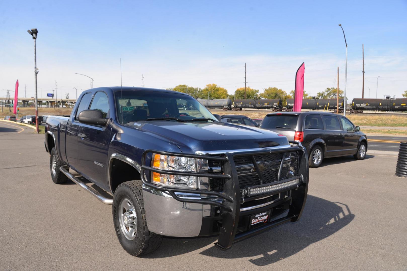 2010 Blue /dark charcoal Chevrolet Silverado 2500HD LT1 Ext. Cab 4WD (1GC5KXBG5AZ) with an 6.0L V8 OHV 16V FFV engine, 6-Speed Automatic transmission, located at 4562 State Avenue, Billings, MT, 59101, (406) 896-9833, 45.769516, -108.526772 - 2010 Chevrolet Silverado 2500HD 4WD Ext Cab LT This Chevy is a local trade in, There are no accidents recorded on the history report. It is a Two Owner Truck. The Chevy runs and drives good. The tires are in decent shape. It has a 6.0L V8 engine , 6 Speed Automatic transmission, 4.10 rear axle r - Photo#4