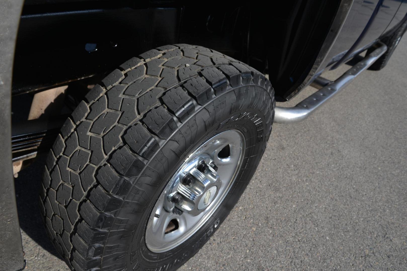 2010 Blue /dark charcoal Chevrolet Silverado 2500HD LT1 Ext. Cab 4WD (1GC5KXBG5AZ) with an 6.0L V8 OHV 16V FFV engine, 6-Speed Automatic transmission, located at 4562 State Avenue, Billings, MT, 59101, (406) 896-9833, 45.769516, -108.526772 - 2010 Chevrolet Silverado 2500HD 4WD Ext Cab LT This Chevy is a local trade in, There are no accidents recorded on the history report. It is a Two Owner Truck. The Chevy runs and drives good. The tires are in decent shape. It has a 6.0L V8 engine , 6 Speed Automatic transmission, 4.10 rear axle r - Photo#9