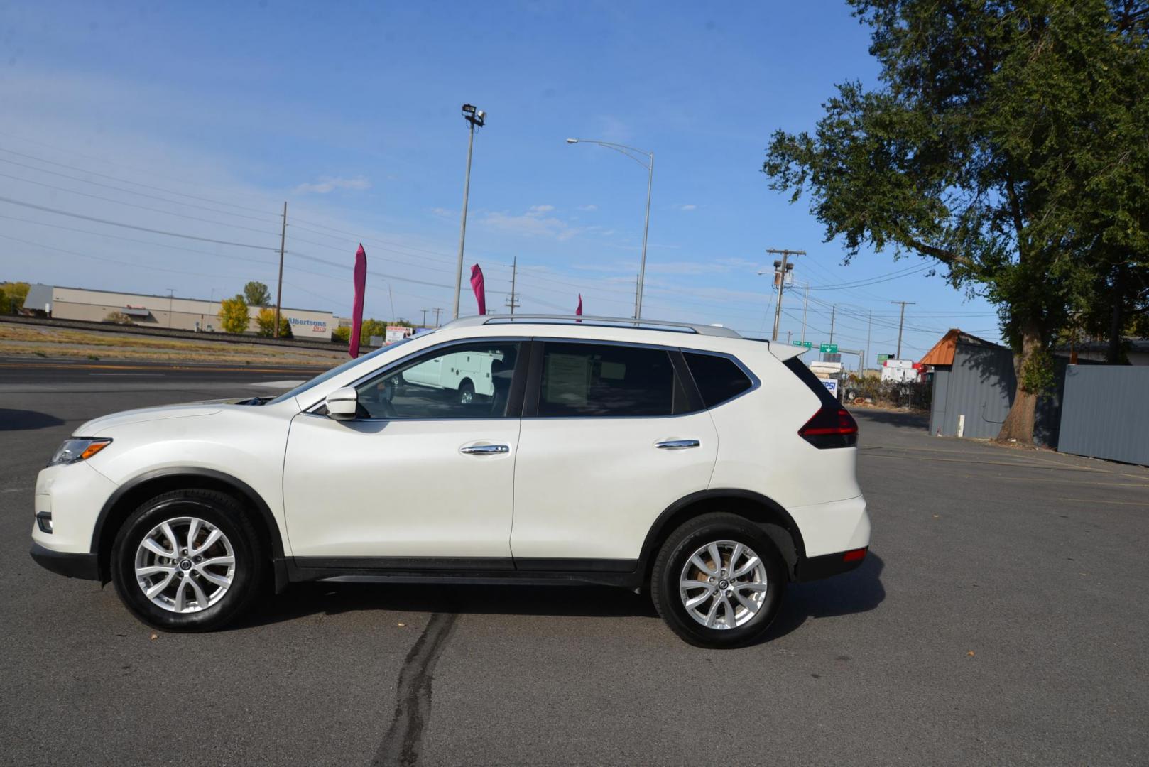 2019 Pearl White /Grey Nissan Rogue SV (5N1AT2MV2KC) with an 2.5L L4 DOHC 16V engine, CVT transmission, located at 4562 State Avenue, Billings, MT, 59101, (406) 896-9833, 45.769516, -108.526772 - 2019 Nissan Rogue SV All Wheel Drive This Low mileage Rogue has no accidents recorded on the history report. The Nissan runs and drives nicely. The interior and exterior are clean. The 17 Inch tires are in next to new condition it has a 2.5 Liter 4 Cylinder , Continuously variable transmission, - Photo#2