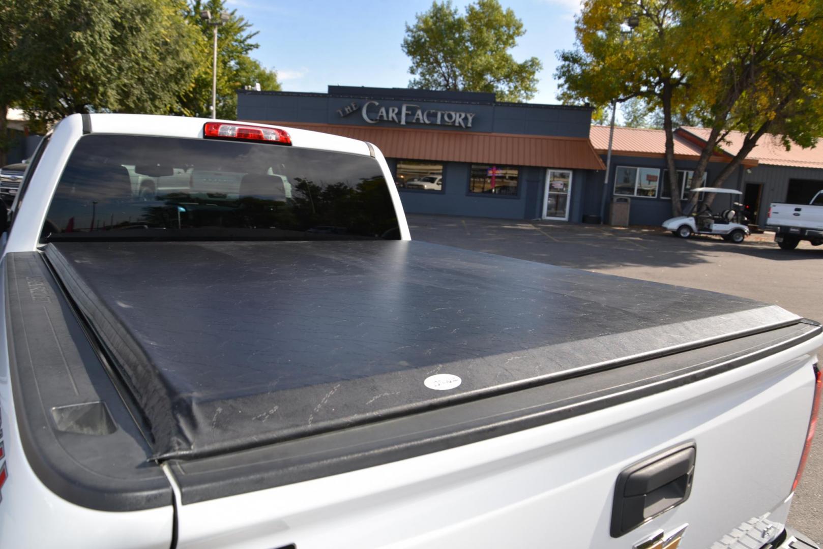 2017 Summit White /Jet Black Chevrolet Silverado 1500 LT Crew Cab 4WD (3GCUKREC1HG) with an 5.3L V8 OHV 16V engine, 6A transmission, located at 4562 State Avenue, Billings, MT, 59101, (406) 896-9833, 45.769516, -108.526772 - Photo#12