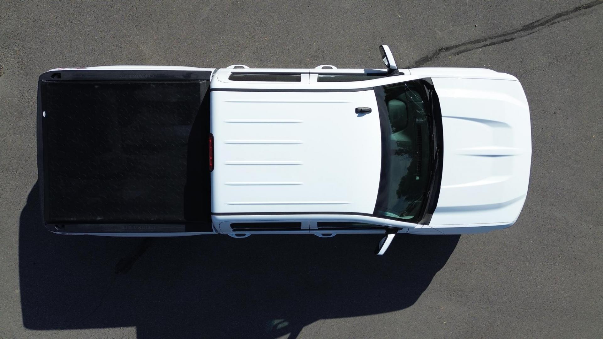 2017 Summit White /Jet Black Chevrolet Silverado 1500 LT Crew Cab 4WD (3GCUKREC1HG) with an 5.3L V8 OHV 16V engine, 6A transmission, located at 4562 State Avenue, Billings, MT, 59101, (406) 896-9833, 45.769516, -108.526772 - Photo#15