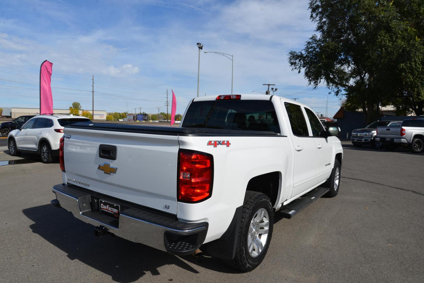 2017 Summit White /Jet Black Chevrolet Silverado 1500 LT Crew Cab 4WD (3GCUKREC1HG) with an 5.3L V8 OHV 16V engine, 6A transmission, located at 4562 State Avenue, Billings, MT, 59101, (406) 896-9833, 45.769516, -108.526772 - Photo#8