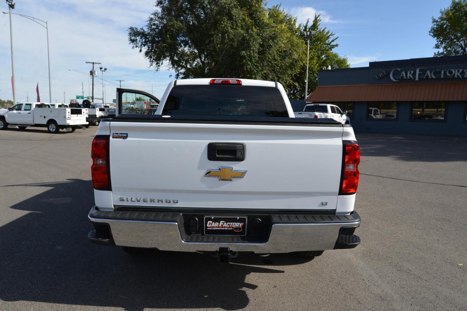 2017 Summit White /Jet Black Chevrolet Silverado 1500 LT Crew Cab 4WD (3GCUKREC1HG) with an 5.3L V8 OHV 16V engine, 6A transmission, located at 4562 State Avenue, Billings, MT, 59101, (406) 896-9833, 45.769516, -108.526772 - Photo#10