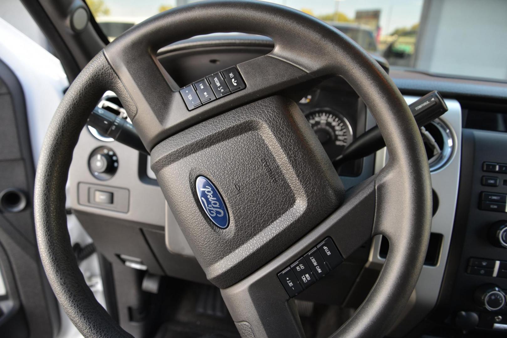 2014 Oxford White /Grey Ford F-150 XL SuperCrew 5.5-ft. Bed 4WD (1FTFW1EF8EK) with an 5.0L V8 engine, 6-Speed Automatic transmission, located at 4562 State Avenue, Billings, MT, 59101, (406) 896-9833, 45.769516, -108.526772 - 2014 Ford F1 50 Super Crew XLT 4x4, 5 1/2 Foot Bed It's a Low mileage , One Owner Ford, There are no accidents recorded on the history report, The interior and exterior are very clean and the Ford runs and drives smooth and quiet. The tires are in good condition it has a 5 Liter V8, 6 Speed Aut - Photo#21