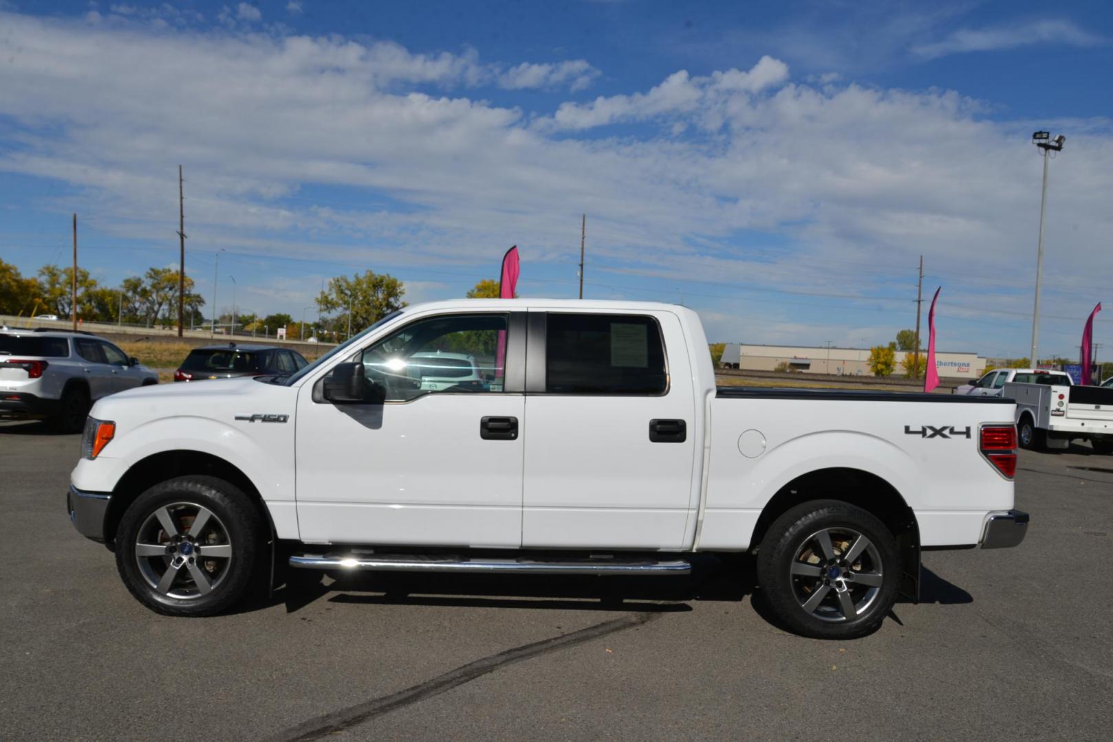 2014 Oxford White /Grey Ford F-150 XL SuperCrew 5.5-ft. Bed 4WD (1FTFW1EF8EK) with an 5.0L V8 engine, 6-Speed Automatic transmission, located at 4562 State Avenue, Billings, MT, 59101, (406) 896-9833, 45.769516, -108.526772 - Photo#9