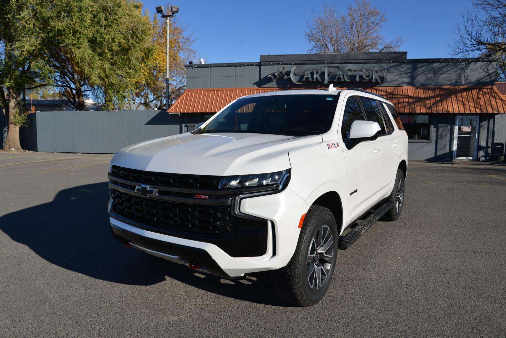 2021 IRIDESCENT PEARL TRICOAT /Dark Atmosphere Chevrolet Tahoe Z71 (1GNSKPKD6MR) with an 5.3L V8 OHV 16V engine, 10 Speed Automatic transmission, located at 4562 State Avenue, Billings, MT, 59101, (406) 896-9833, 45.769516, -108.526772 - 2021 Chevy Tahoe Z71 4x4 The Tahoe runs and drives smooth and quiet. There are no accidents recorded on the history report. The Exterior and interior are clean. The Tires are 20 Inch cooper discoverers and they are in good shape. This Chevy has a 5.3 Liter V8 Engine, 10 Speed Automatic Transmissio - Photo#3