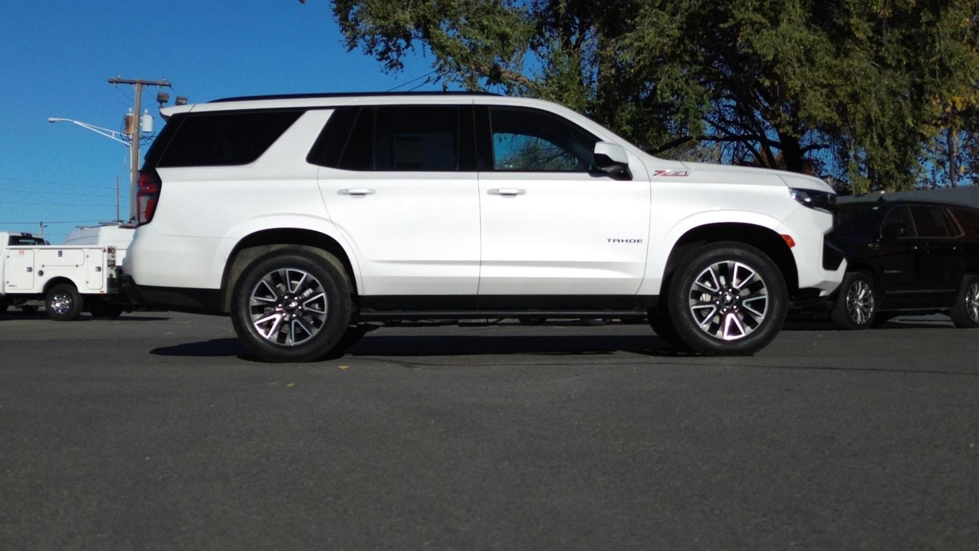 2021 IRIDESCENT PEARL TRICOAT /Dark Atmosphere Chevrolet Tahoe Z71 (1GNSKPKD6MR) with an 5.3L V8 OHV 16V engine, 10 Speed Automatic transmission, located at 4562 State Avenue, Billings, MT, 59101, (406) 896-9833, 45.769516, -108.526772 - 2021 Chevy Tahoe Z71 4x4 The Tahoe runs and drives smooth and quiet. There are no accidents recorded on the history report. The Exterior and interior are clean. The Tires are 20 Inch cooper discoverers and they are in good shape. This Chevy has a 5.3 Liter V8 Engine, 10 Speed Automatic Transmissio - Photo#4