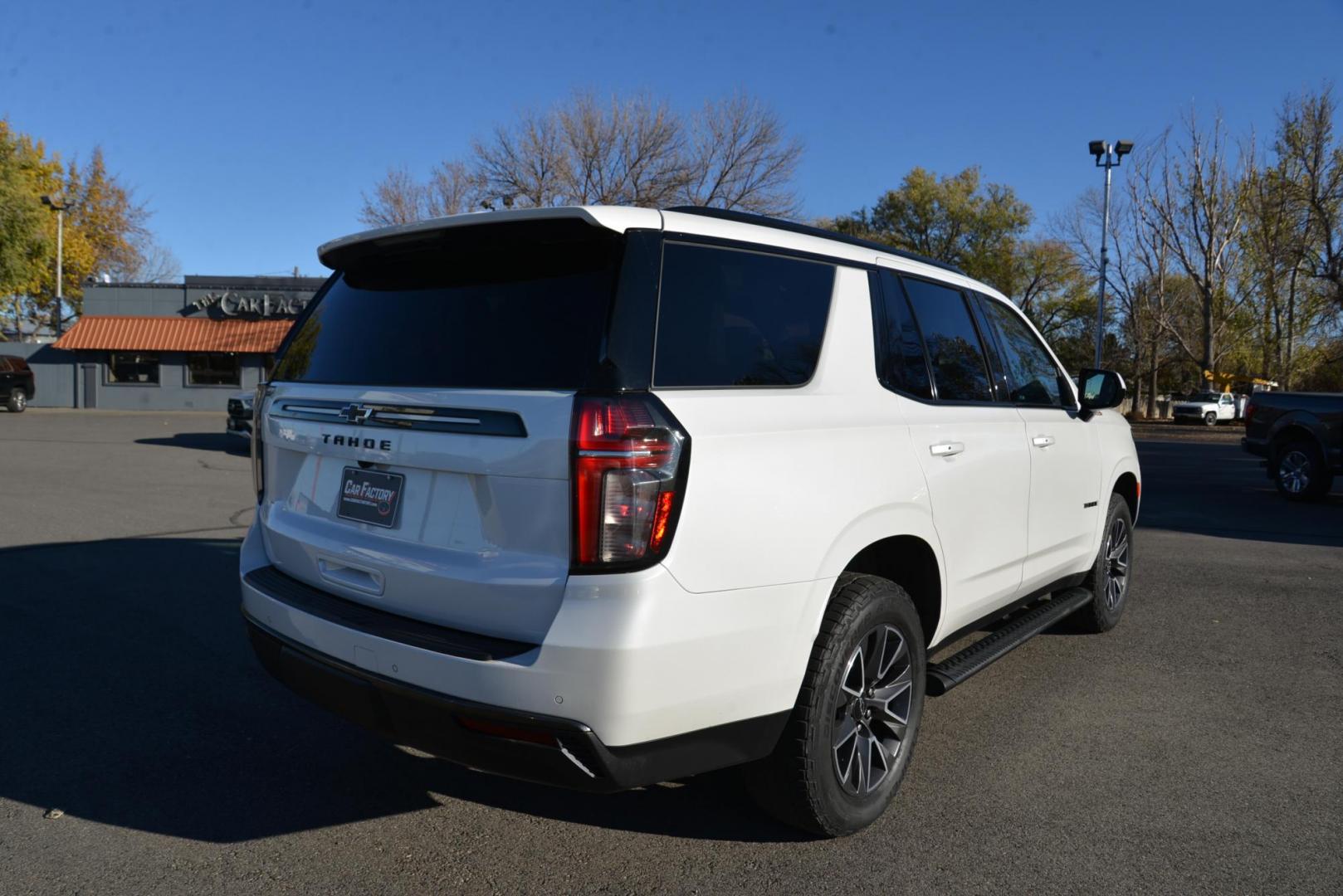 2021 IRIDESCENT PEARL TRICOAT /Dark Atmosphere Chevrolet Tahoe Z71 (1GNSKPKD6MR) with an 5.3L V8 OHV 16V engine, 10 Speed Automatic transmission, located at 4562 State Avenue, Billings, MT, 59101, (406) 896-9833, 45.769516, -108.526772 - 2021 Chevy Tahoe Z71 4x4 The Tahoe runs and drives smooth and quiet. There are no accidents recorded on the history report. The Exterior and interior are clean. The Tires are 20 Inch cooper discoverers and they are in good shape. This Chevy has a 5.3 Liter V8 Engine, 10 Speed Automatic Transmissio - Photo#7