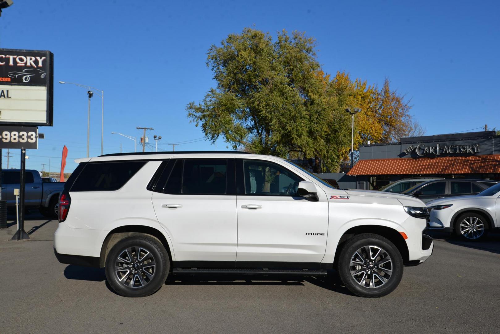 2021 IRIDESCENT PEARL TRICOAT /Dark Atmosphere Chevrolet Tahoe Z71 (1GNSKPKD6MR) with an 5.3L V8 OHV 16V engine, 10 Speed Automatic transmission, located at 4562 State Avenue, Billings, MT, 59101, (406) 896-9833, 45.769516, -108.526772 - 2021 Chevy Tahoe Z71 4x4 The Tahoe runs and drives smooth and quiet. There are no accidents recorded on the history report. The Exterior and interior are clean. The Tires are 20 Inch cooper discoverers and they are in good shape. This Chevy has a 5.3 Liter V8 Engine, 10 Speed Automatic Transmissio - Photo#8