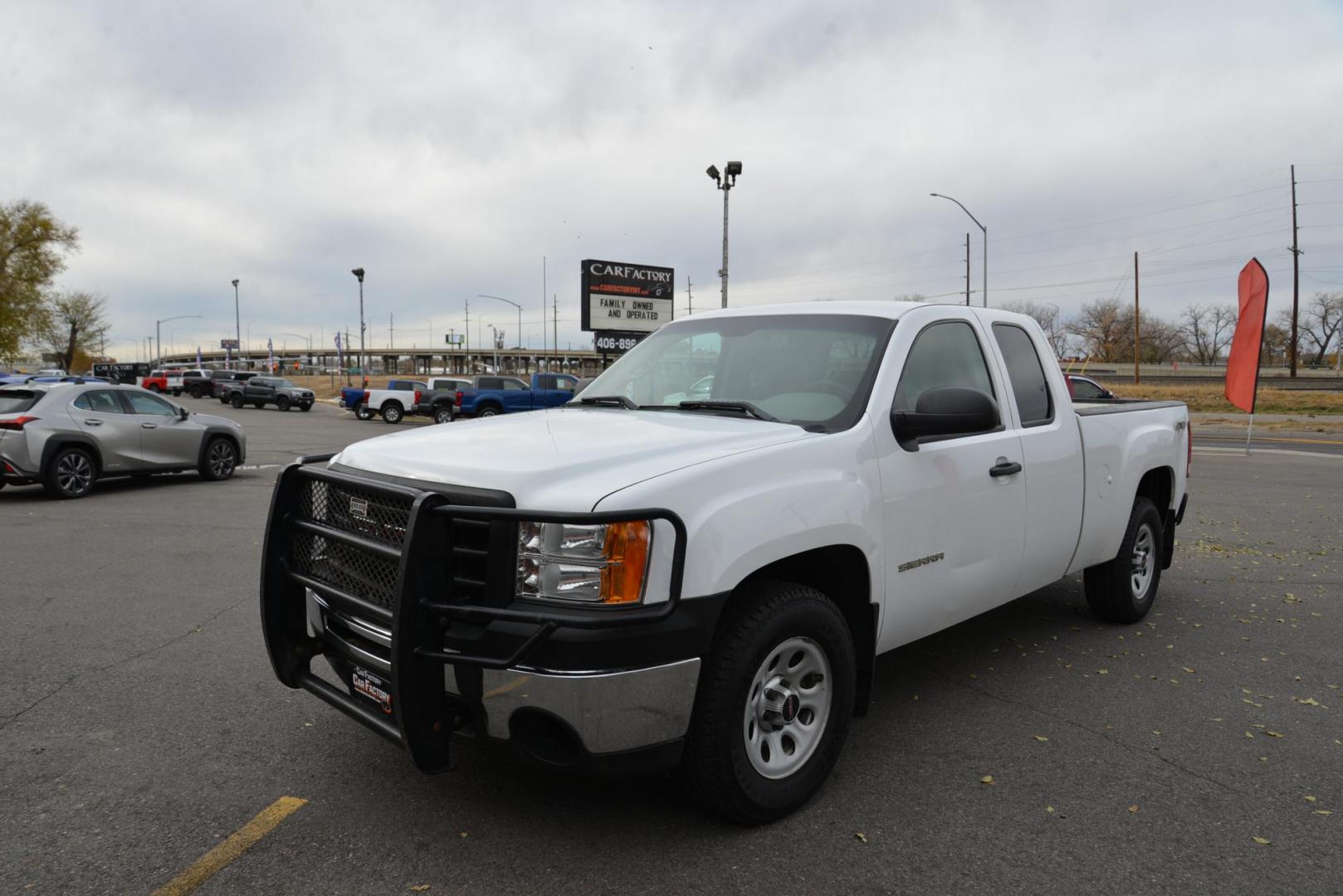 2013 Summit White /dark charcoal GMC Sierra 1500 Work Truck Ext. Cab 4WD (1GTR2TE71DZ) with an 5.3L V8 OHV 16V FFV engine, 6-Speed Automatic transmission, located at 4562 State Avenue, Billings, MT, 59101, (406) 896-9833, 45.769516, -108.526772 - Photo#7