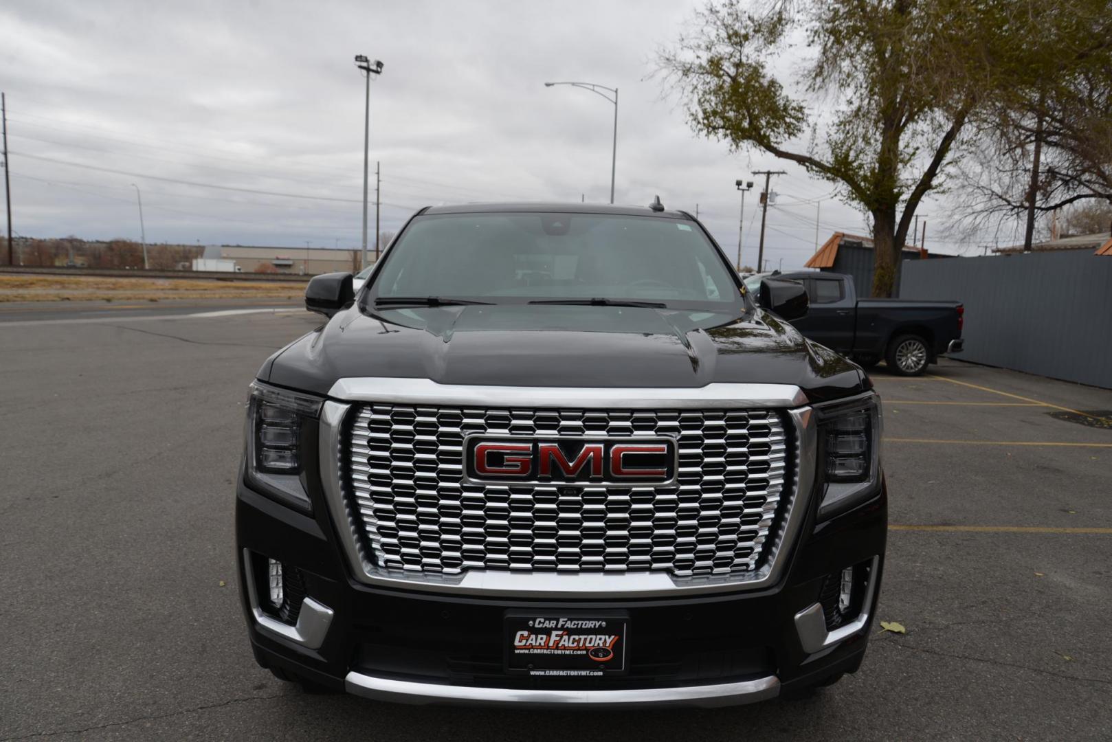 2021 Onyx Black /Jet Black GMC Yukon Denali 4WD (1GKS2DKL5MR) with an 6.2L V8 OHV 16V engine, 10 Speed Automatic transmission, located at 4562 State Avenue, Billings, MT, 59101, (406) 896-9833, 45.769516, -108.526772 - Photo#2