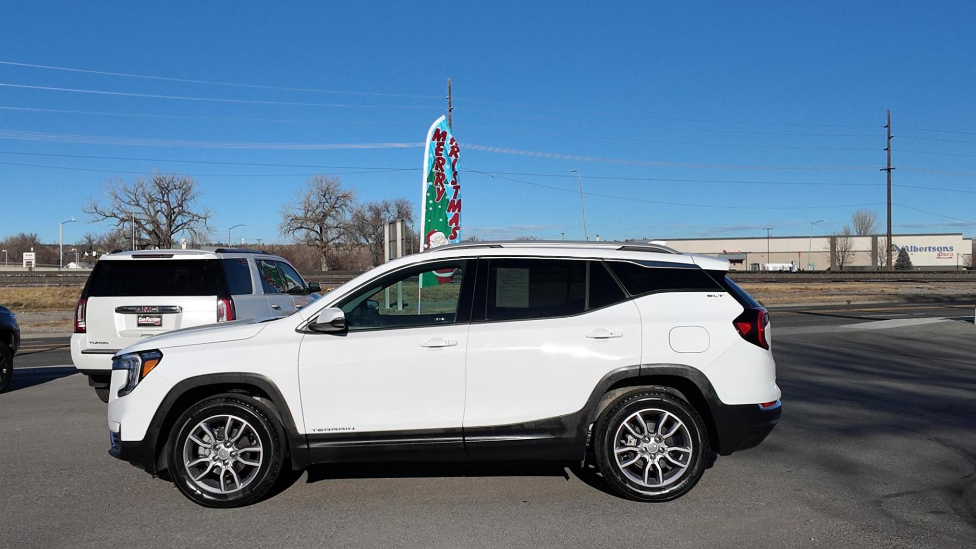 2024 Summit White /Jet Black GMC Terrain SLT AWD (3GKALVEG1RL) with an 1.5L L4 DOHC 16V TURBO engine, 6A transmission, located at 4562 State Avenue, Billings, MT, 59101, (406) 896-9833, 45.769516, -108.526772 - 2024 GMC Terrain SLT All Wheel Drive The Terrain is a One Owner vehicle with no accidents recorded on the history report. It has less than 6,000 miles and comes with the remaining factory warranty. The 18 Inch Michelin tires are in good shape. it has a 1.5 Liter 4 cylinder engine, 9 Speed automati - Photo#2