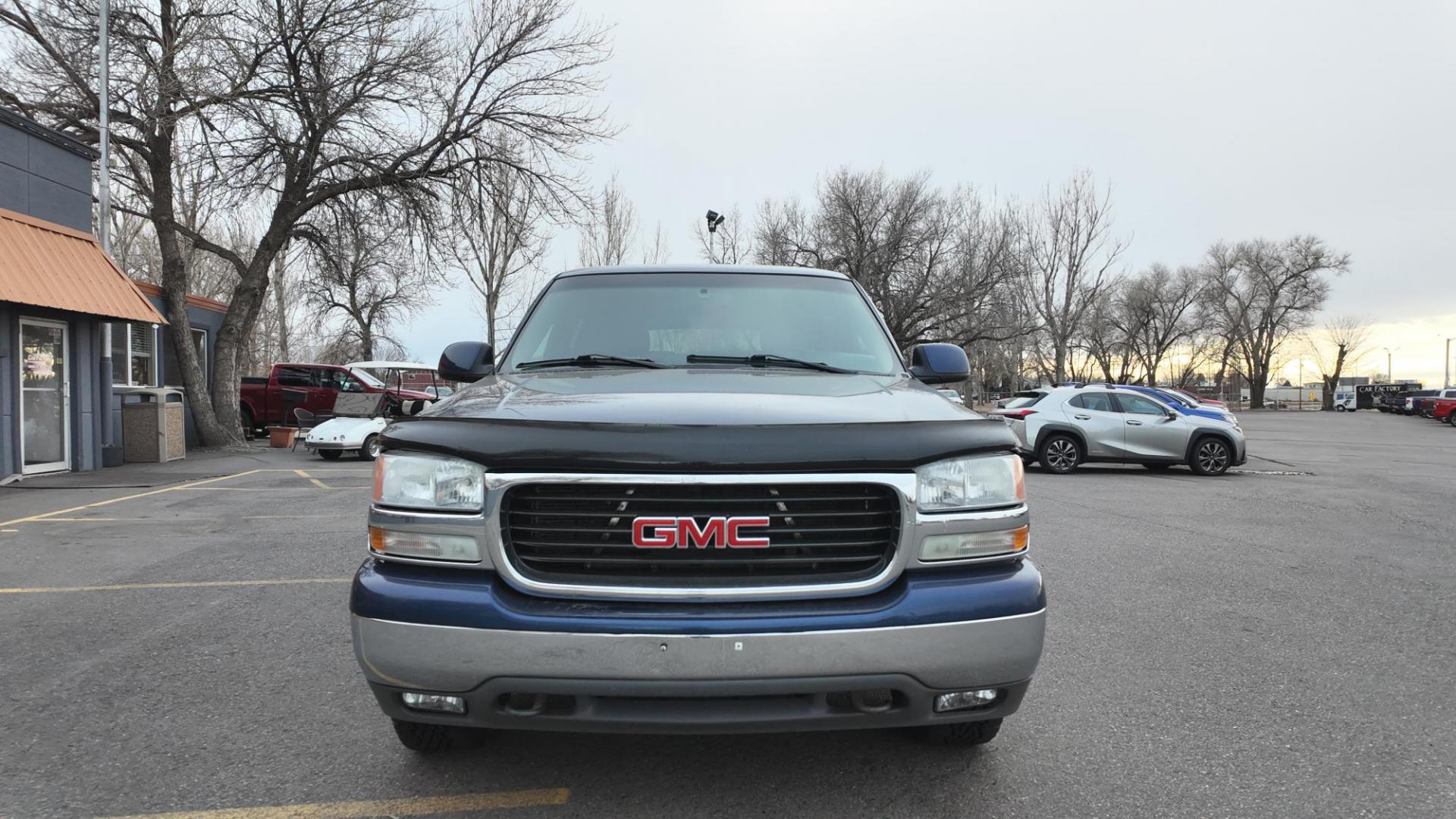 2001 Indigo Blue Metallic /Graphite/Med Gray GMC Yukon XL SLE (1GKFK16T31J) with an 5.3L V8 OHV 16V engine, 4-Speed Automatic Overdrive transmission, located at 4562 State Avenue, Billings, MT, 59101, (406) 896-9833, 45.769516, -108.526772 - Photo#2