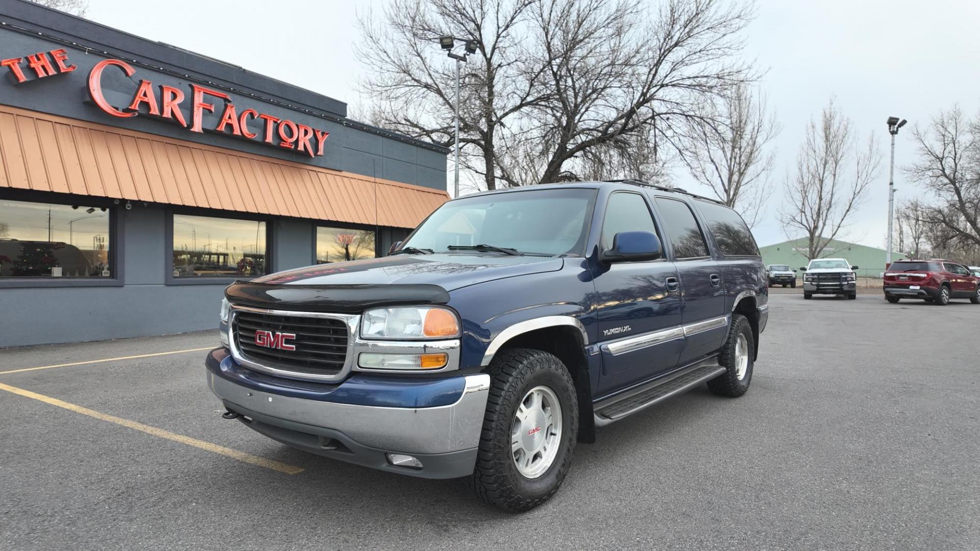 2001 Indigo Blue Metallic /Graphite/Med Gray GMC Yukon XL SLE (1GKFK16T31J) with an 5.3L V8 OHV 16V engine, 4-Speed Automatic Overdrive transmission, located at 4562 State Avenue, Billings, MT, 59101, (406) 896-9833, 45.769516, -108.526772 - Photo#4