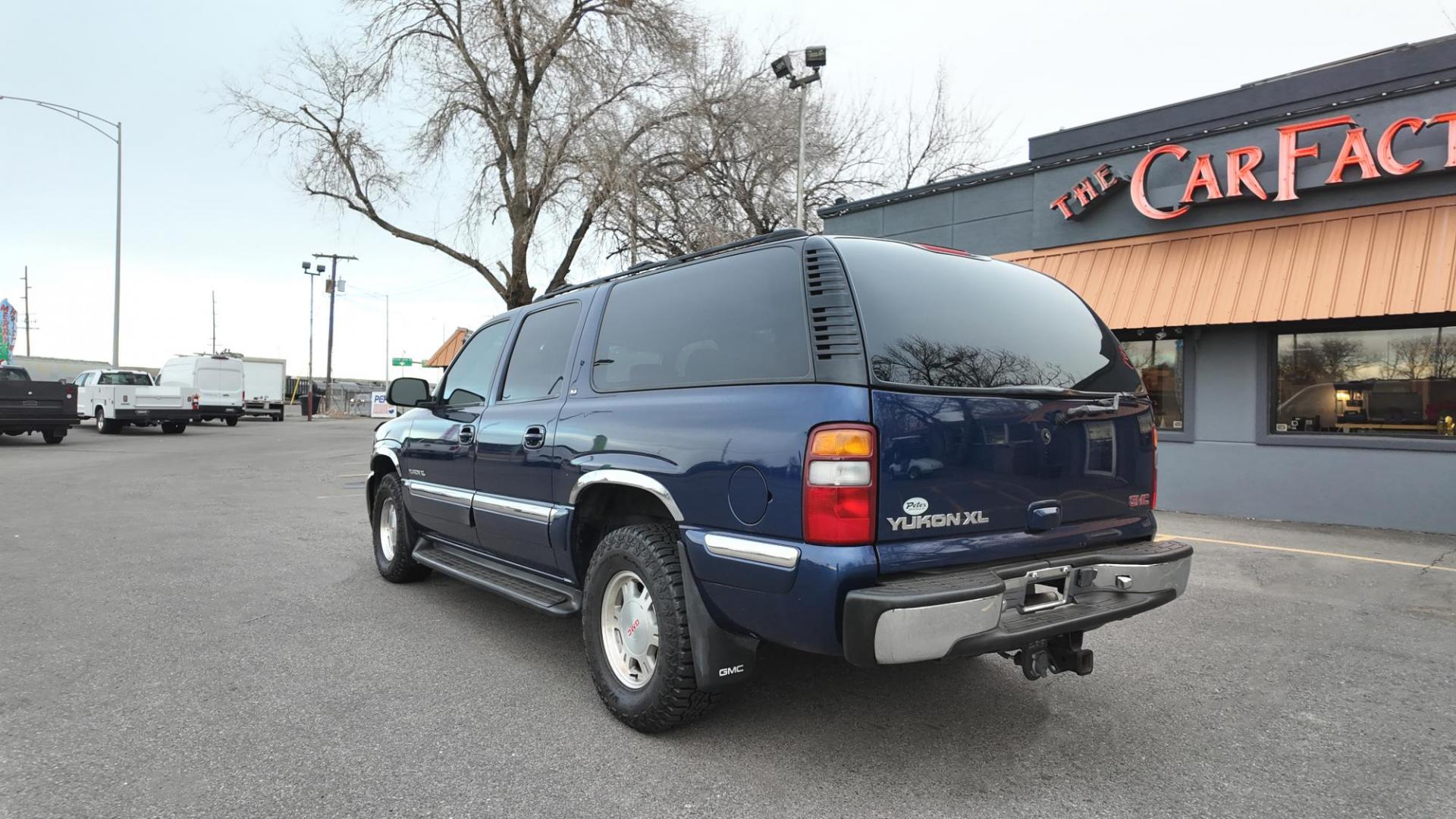 2001 Indigo Blue Metallic /Graphite/Med Gray GMC Yukon XL SLE (1GKFK16T31J) with an 5.3L V8 OHV 16V engine, 4-Speed Automatic Overdrive transmission, located at 4562 State Avenue, Billings, MT, 59101, (406) 896-9833, 45.769516, -108.526772 - Photo#5