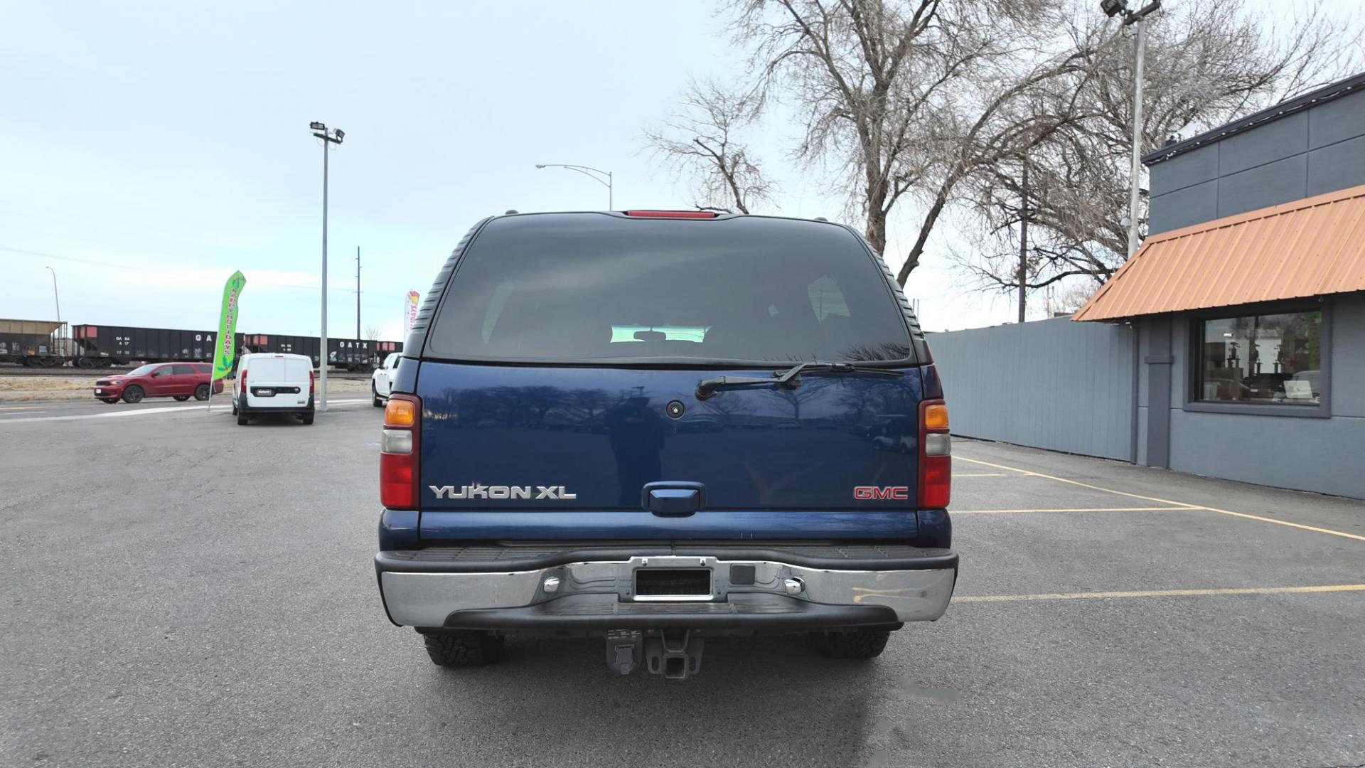 2001 Indigo Blue Metallic /Graphite/Med Gray GMC Yukon XL SLE (1GKFK16T31J) with an 5.3L V8 OHV 16V engine, 4-Speed Automatic Overdrive transmission, located at 4562 State Avenue, Billings, MT, 59101, (406) 896-9833, 45.769516, -108.526772 - Photo#7