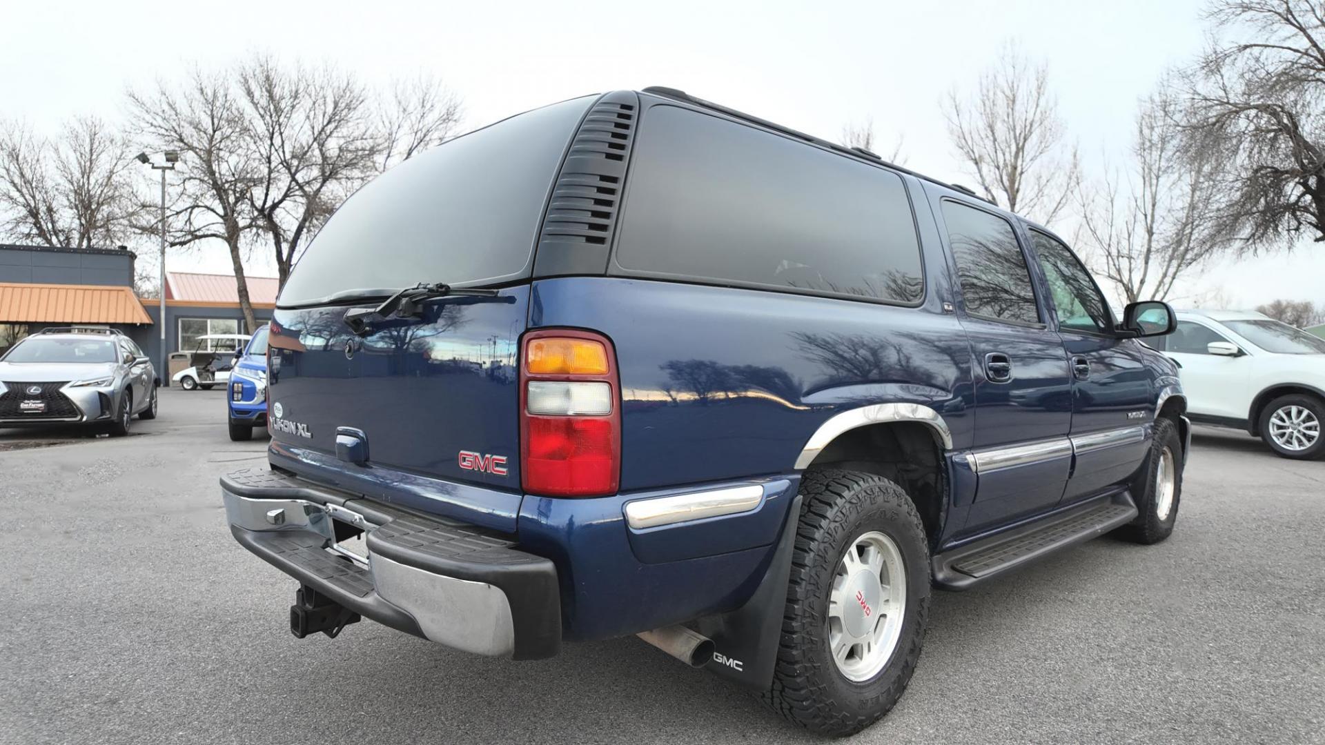 2001 Indigo Blue Metallic /Graphite/Med Gray GMC Yukon XL SLE (1GKFK16T31J) with an 5.3L V8 OHV 16V engine, 4-Speed Automatic Overdrive transmission, located at 4562 State Avenue, Billings, MT, 59101, (406) 896-9833, 45.769516, -108.526772 - Photo#10