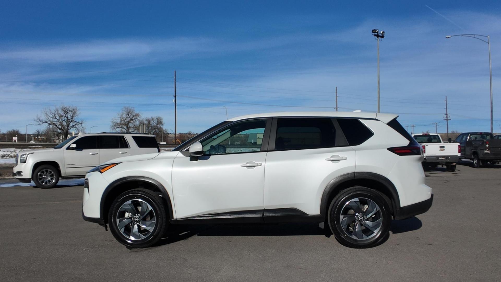 2024 Everest White Pearl /Charcoal Nissan Rogue SV AWD (5N1BT3BBXRC) with an 1.5 Liter engine, CVT transmission, located at 4562 State Avenue, Billings, MT, 59101, (406) 896-9833, 45.769516, -108.526772 - Photo#3